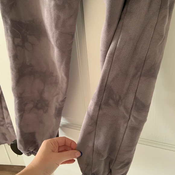 Aritzia TNA boyfriend fit sweatpants, size medium. - Picture 5 of 5